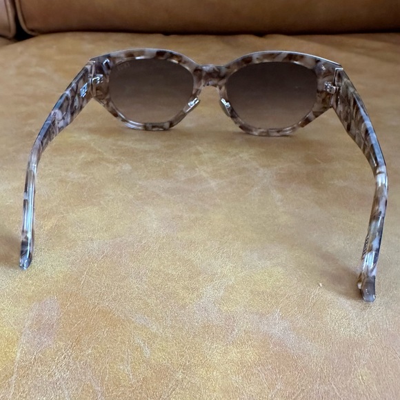 Dezi Charge It Sunglasses - Picture 8 of 11
